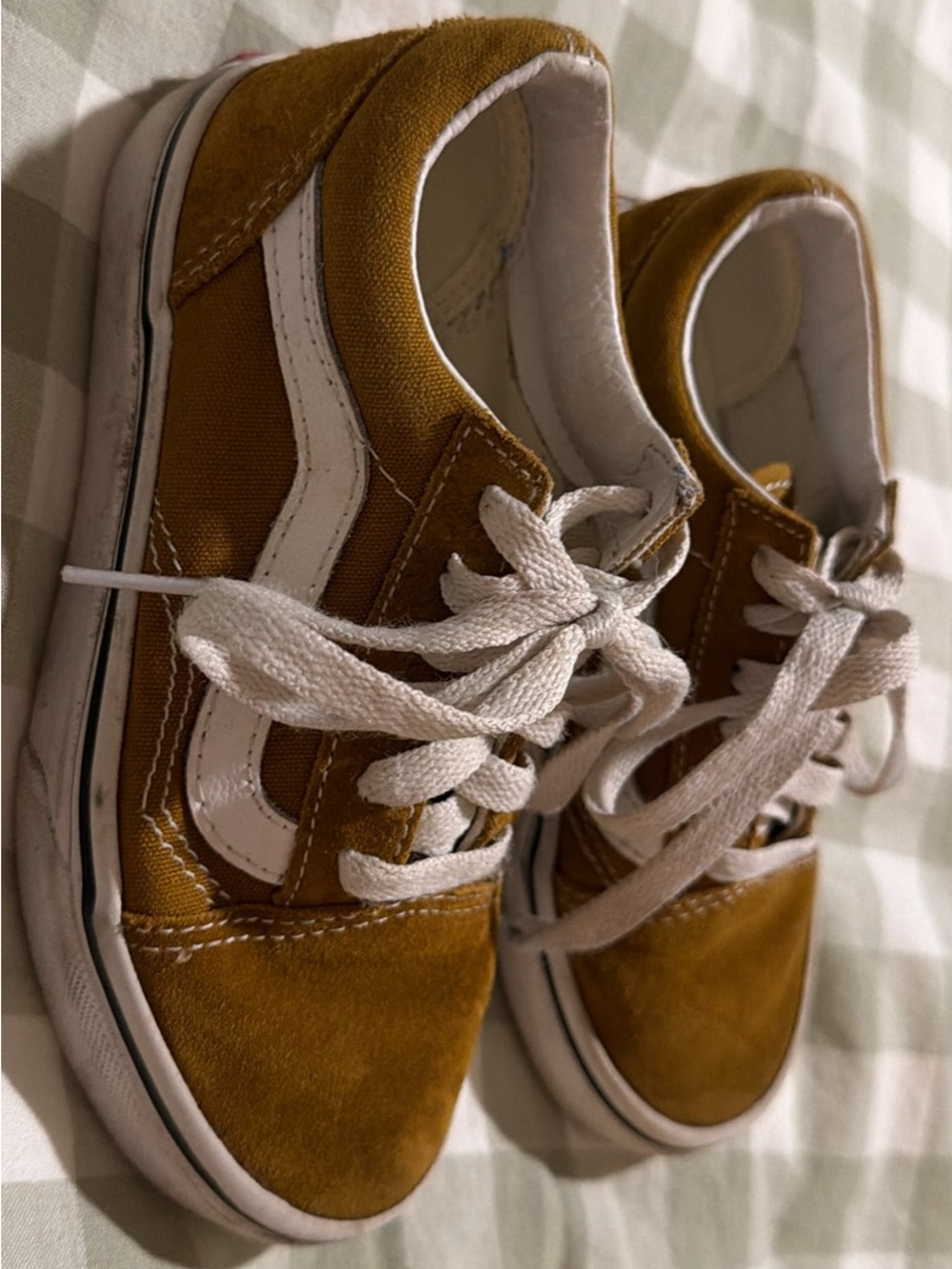 Vans Kids Low-Top Canvas Sneakers in Mustard Brown size 11
